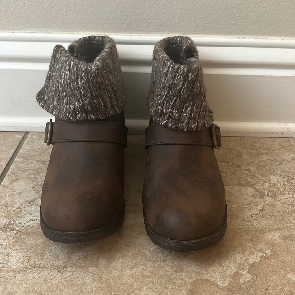 Rocket dog size 6